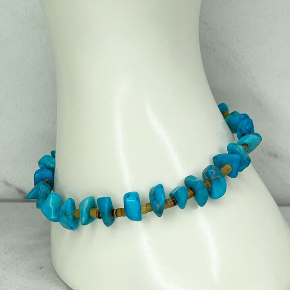 Silver Tone Faux Turquoise Chip Beaded Screw Clasp Bracelet